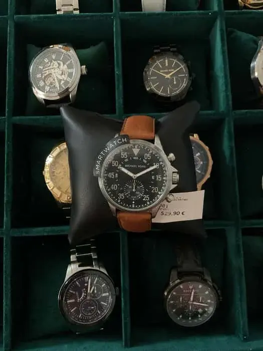 Reloj Michael Kors Híbrido de inspiración aviador