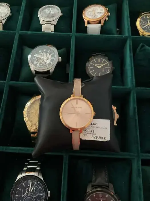 Reloj Michael Kors Minimalista en piel