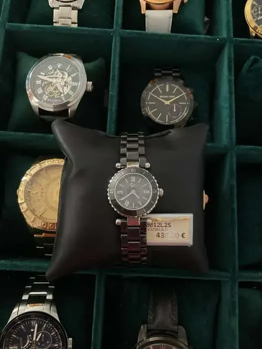Reloj Guess Collection Bisel negro y acero