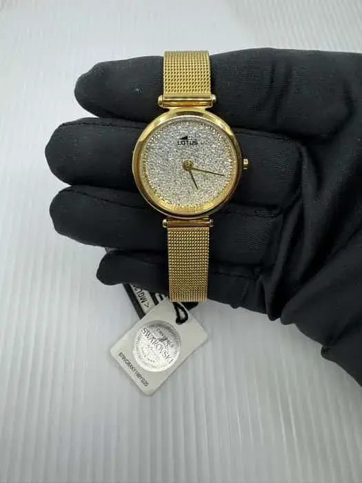 Reloj Lotus Dorado brillante