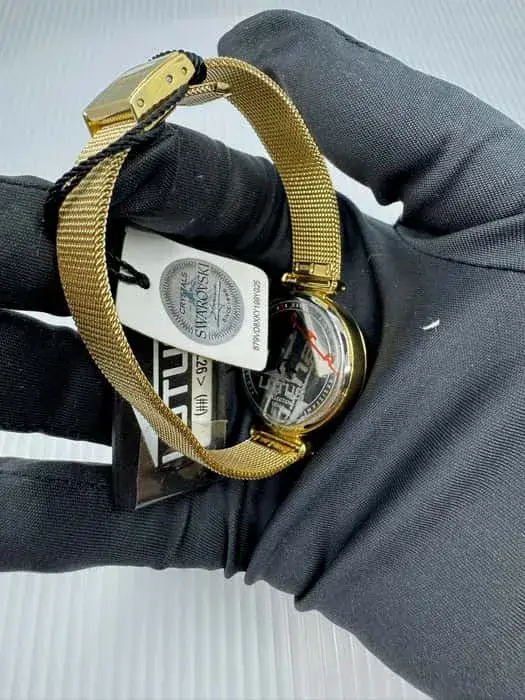 Reloj Lotus Dorado brillante