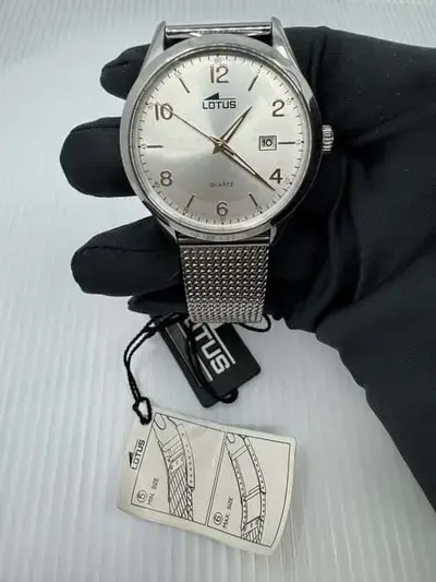 Reloj Lotus Clásico plateado