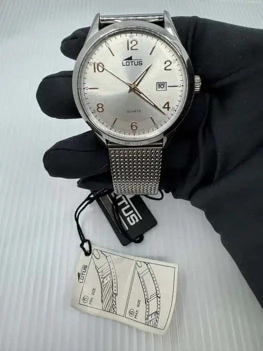 Reloj Lotus Clásico plateado
