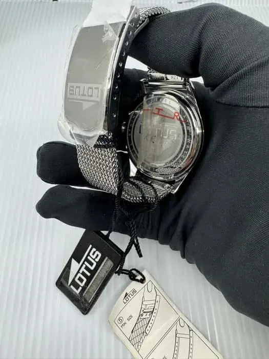 Reloj Lotus Clásico plateado