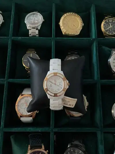 Reloj Guess Collection Cerámica blanca y bisel brillante