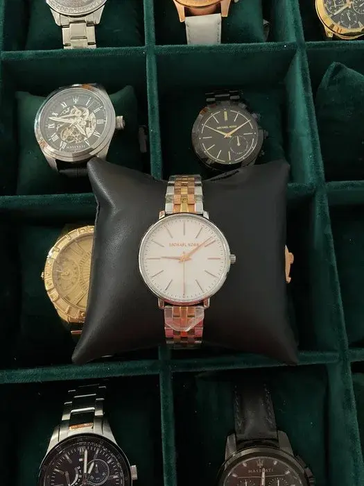 Reloj Michael Kors Bicolor de esfera blanca