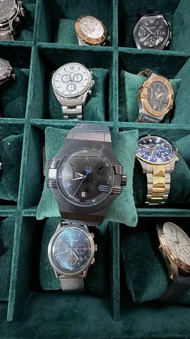 Reloj Maserati Caja negra con detalles azules