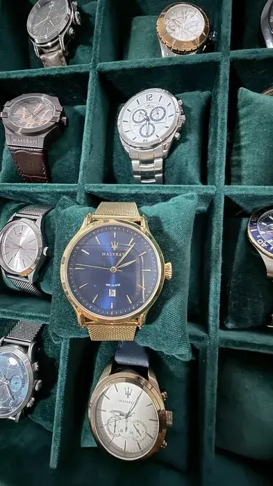 Reloj Maserati Azul y dorado con fecha