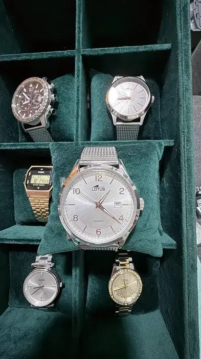 Reloj Lotus Esfera blanca en malla de acero