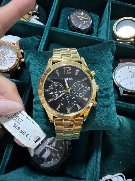 Reloj Guess Cronógrafo negro y dorado