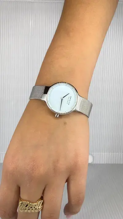 Reloj Bering Blanco minimalista de malla