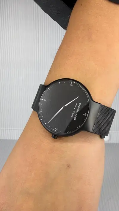 Reloj Bering Max René negro de malla