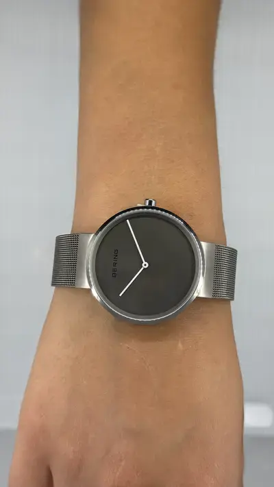 Reloj Bering Gris minimalista de malla