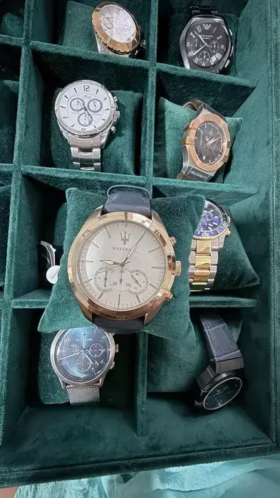 Reloj Maserati Esfera clara con detalles dorados