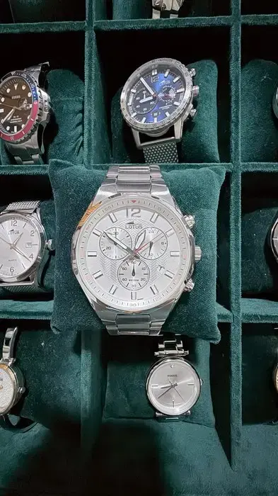Reloj Lotus Cronógrafo de acero y esfera clara