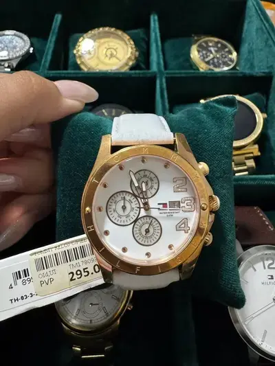 Reloj Tommy Hilfiger Cronógrafo dorado de esfera blanca