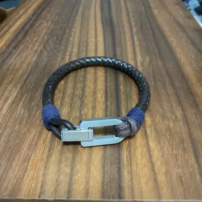 Joya Tommy Hilfiger Pulsera de piel negra y azul