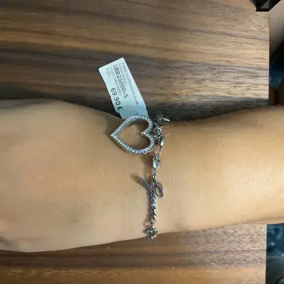 Joya Guess Pulsera plateada con corazón abierto