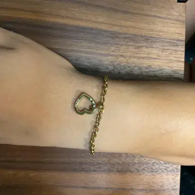 Joya Guess Pulsera dorada con corazón abierto