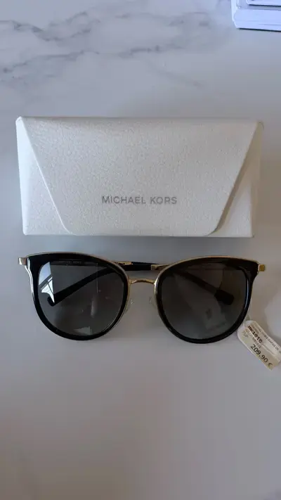 Gafas Michael Kors Gafas negras y doradas
